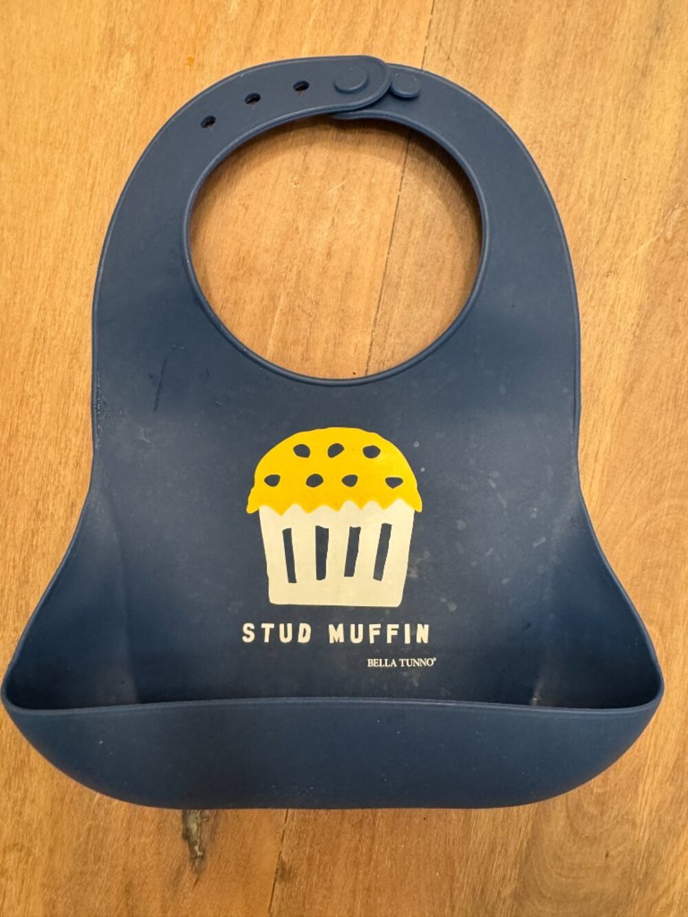 Bella Tunno Stud Muffin Silicone Baby Bib Navy Food Catcher Pocket - Picture 3 of 4